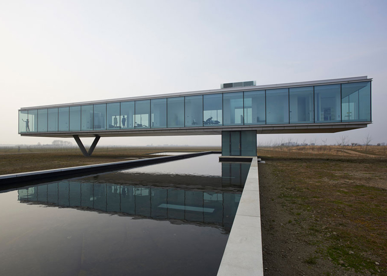 Villa-Kogelhof-by-Paul-de-Ruiter-Architects_dezeen_ss_1